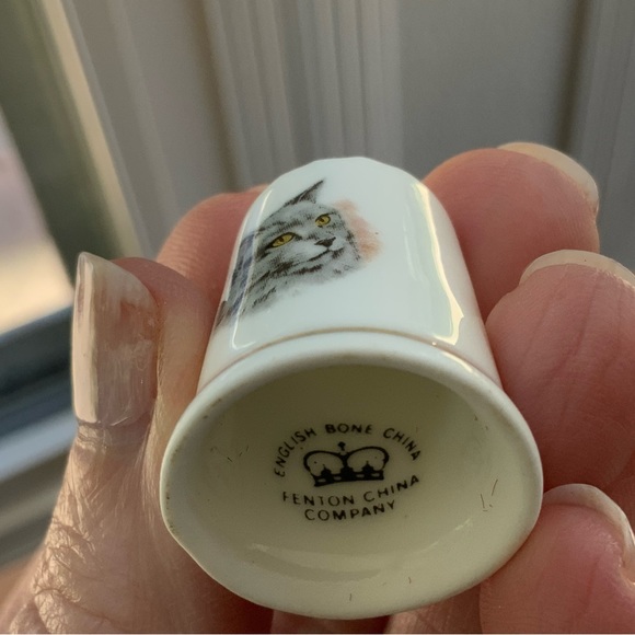 Fenton China Company Bone China Cat Thimbles (Set of 6) - Picture 5 of 6